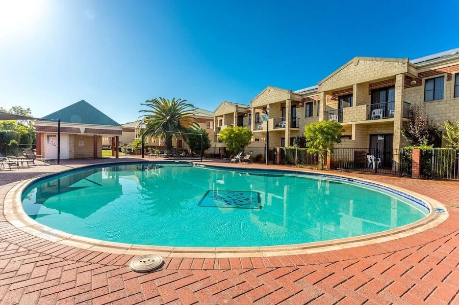 Country Comfort Perth is conveniently located close to Perth Airport.